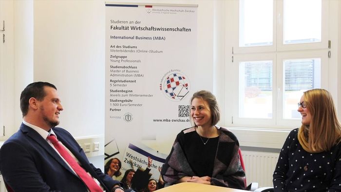 Interview Dr. Friedemann mit Studenten Interview Dr. Friedemann mit Studenten